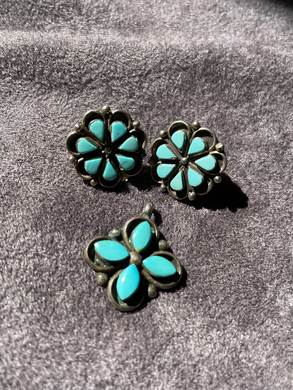 Antique Zuni Native American turquoise sterling silver earrings and pendant set